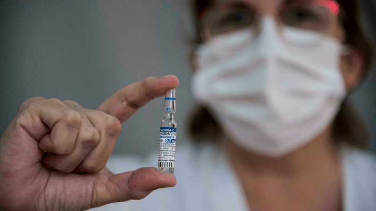 Polémica por las vacunas: dónde están las 8 millones de dosis que aún no se aplicaron