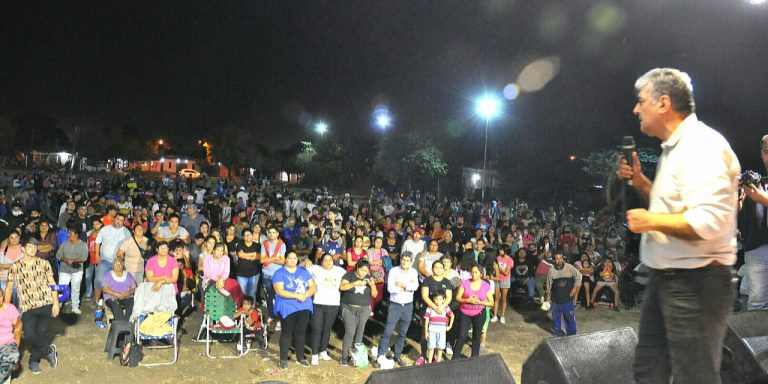 Roger Nediani fue recibido por un centenar de vecinos en el Club Las Palmas