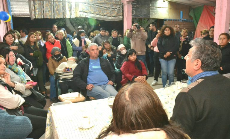 Bandeños del barrio 25 de Mayo recibieron a Roger Nediani junto a su equipo de trabajo