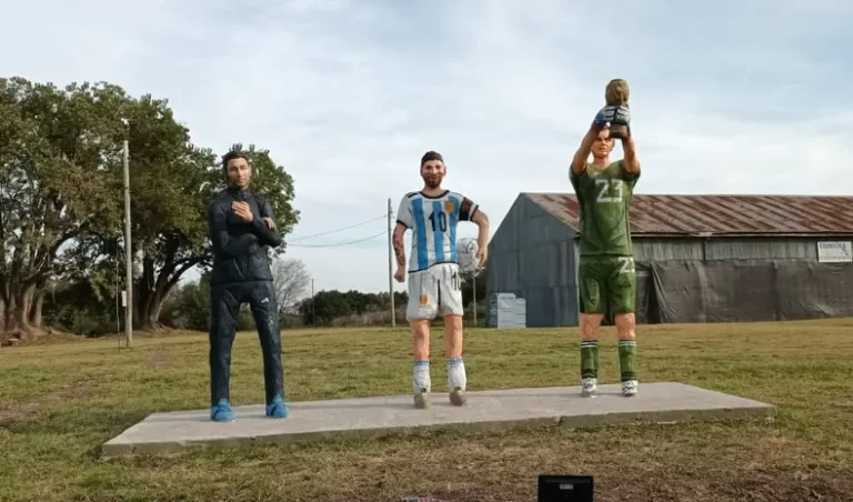 Los campeones del mundo fueron homenajeados con estatuas