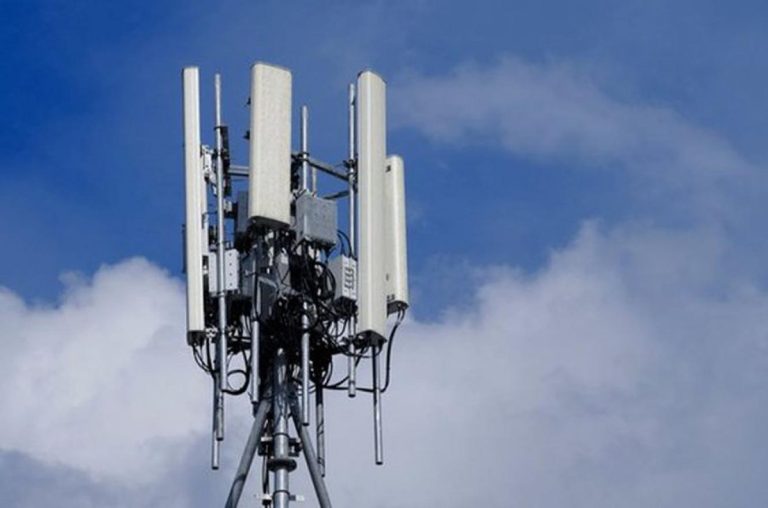 Vecinos quieren saber si Sergio Tamayo autorizó la instalación de antenas de telecomunicaciones en San Luis